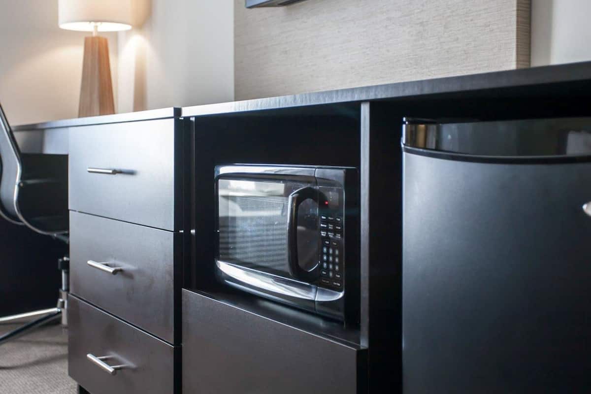 standard room, 2 queen beds, non smoking | 1 bedroom, premium bedding, down duvets, desk