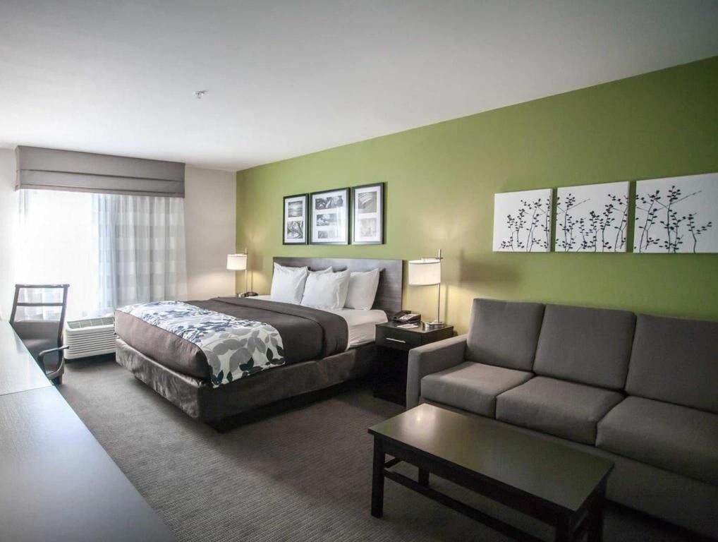 1 bedroom, premium bedding, down comforters, desk