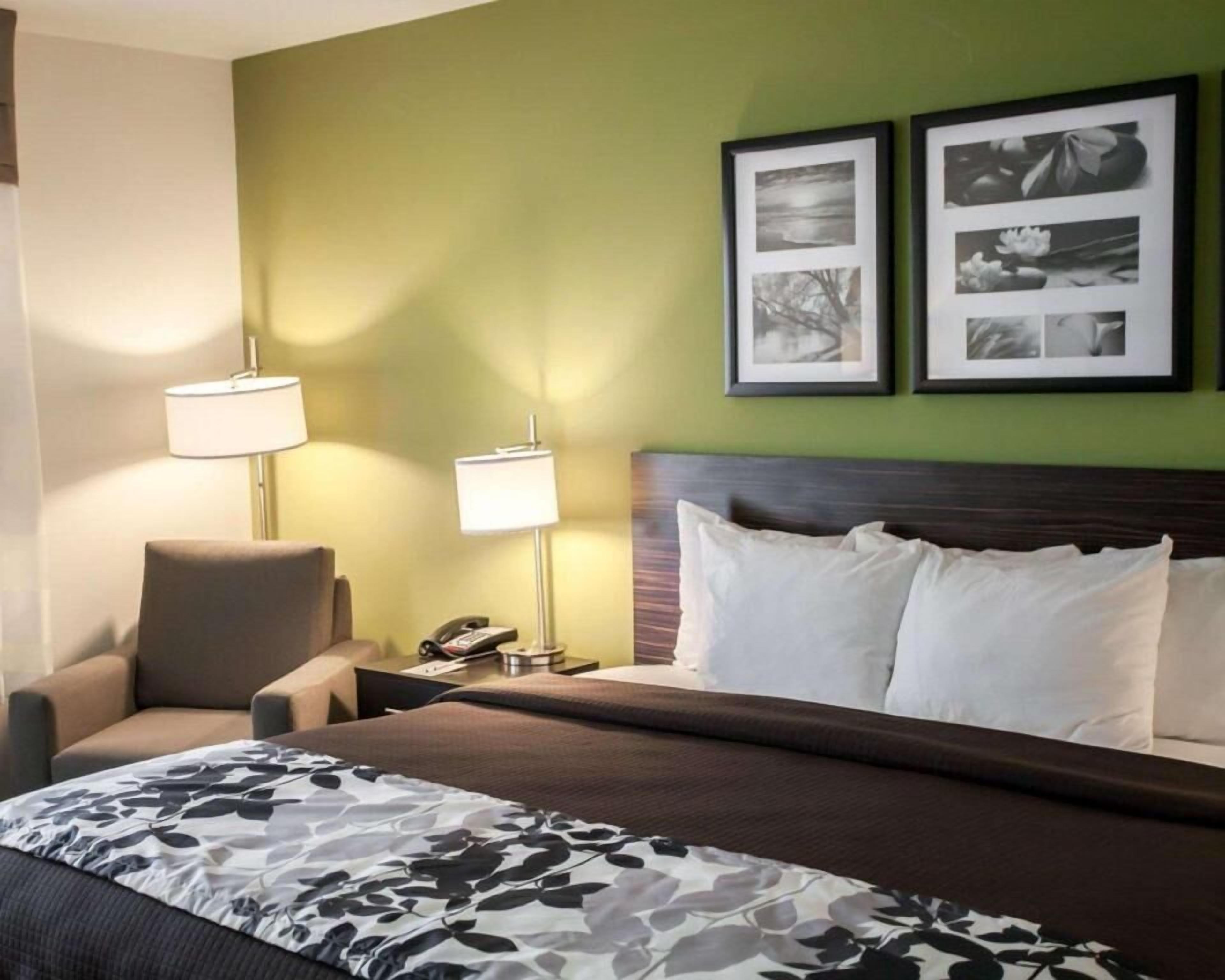 1 bedroom, premium bedding, down comforters, desk