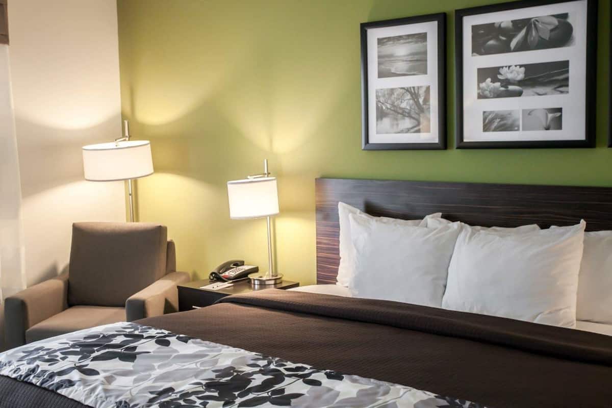 1 bedroom, premium bedding, down duvets, desk