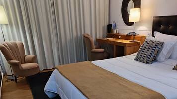 In-room safe, free WiFi