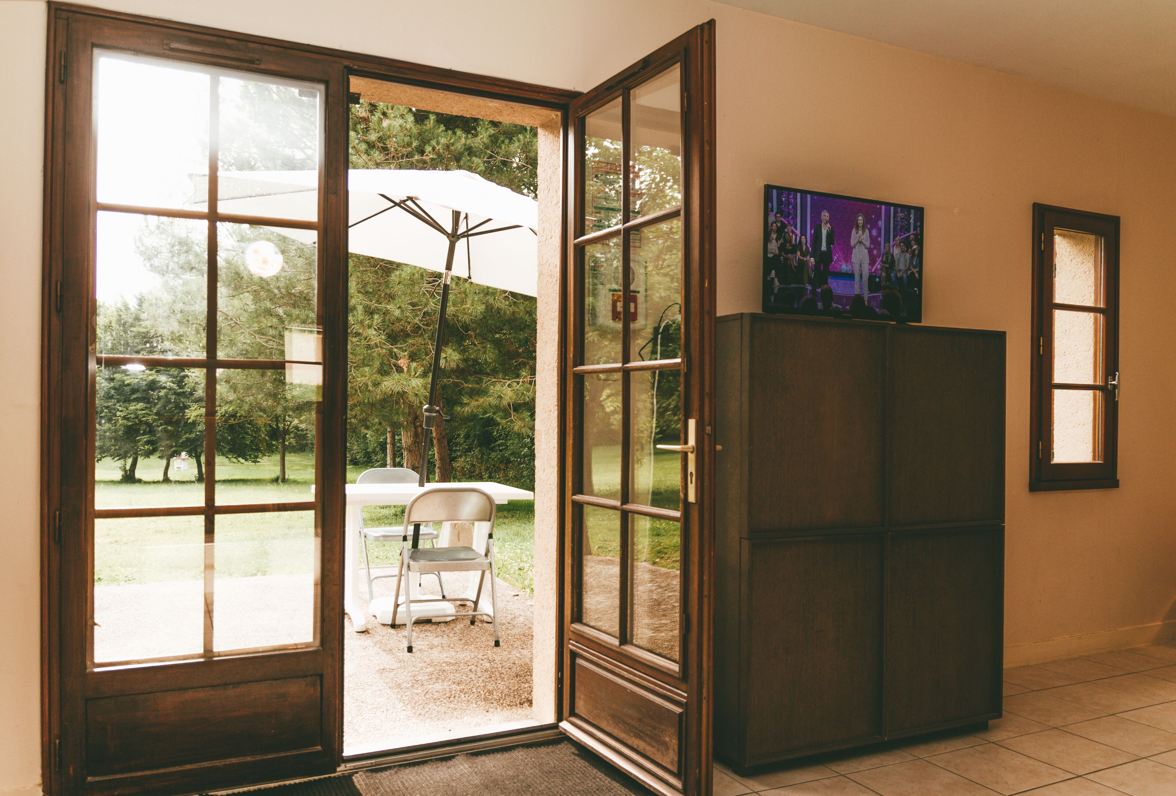 Villa, 2 Bedrooms (for 6) | Living area | 80-cm TV with digital channels, table tennis, books