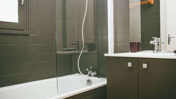 Villa, 2 Bedrooms (for 6) | Bathroom