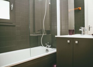 Villa, 2 Bedrooms (for 6) | Bathroom - Terres de France - Moncontour Active Park (Moncontour)