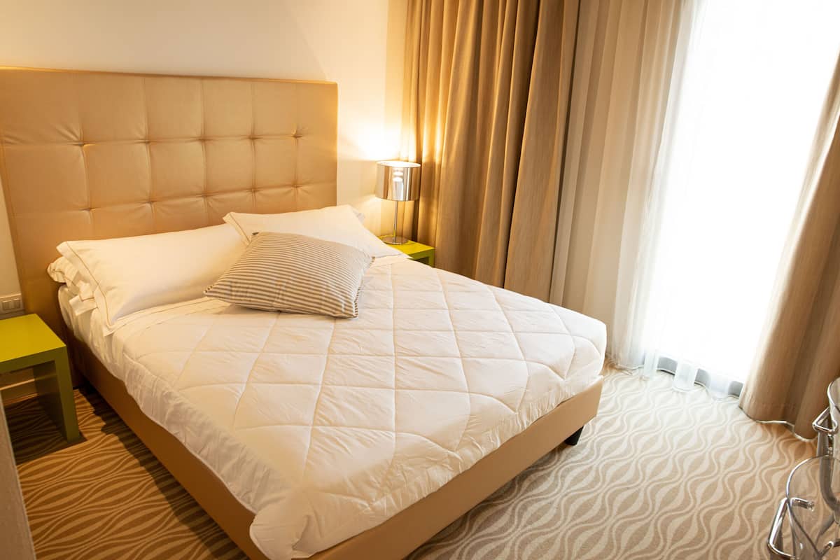 1 bedroom, down duvets, minibar, in-room safe