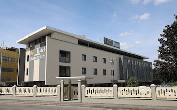 One Hotel & Restaurant