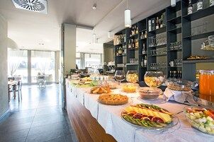 Daily buffet breakfast for a fee