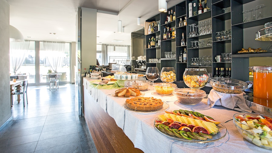 One Hotel & Restaurant