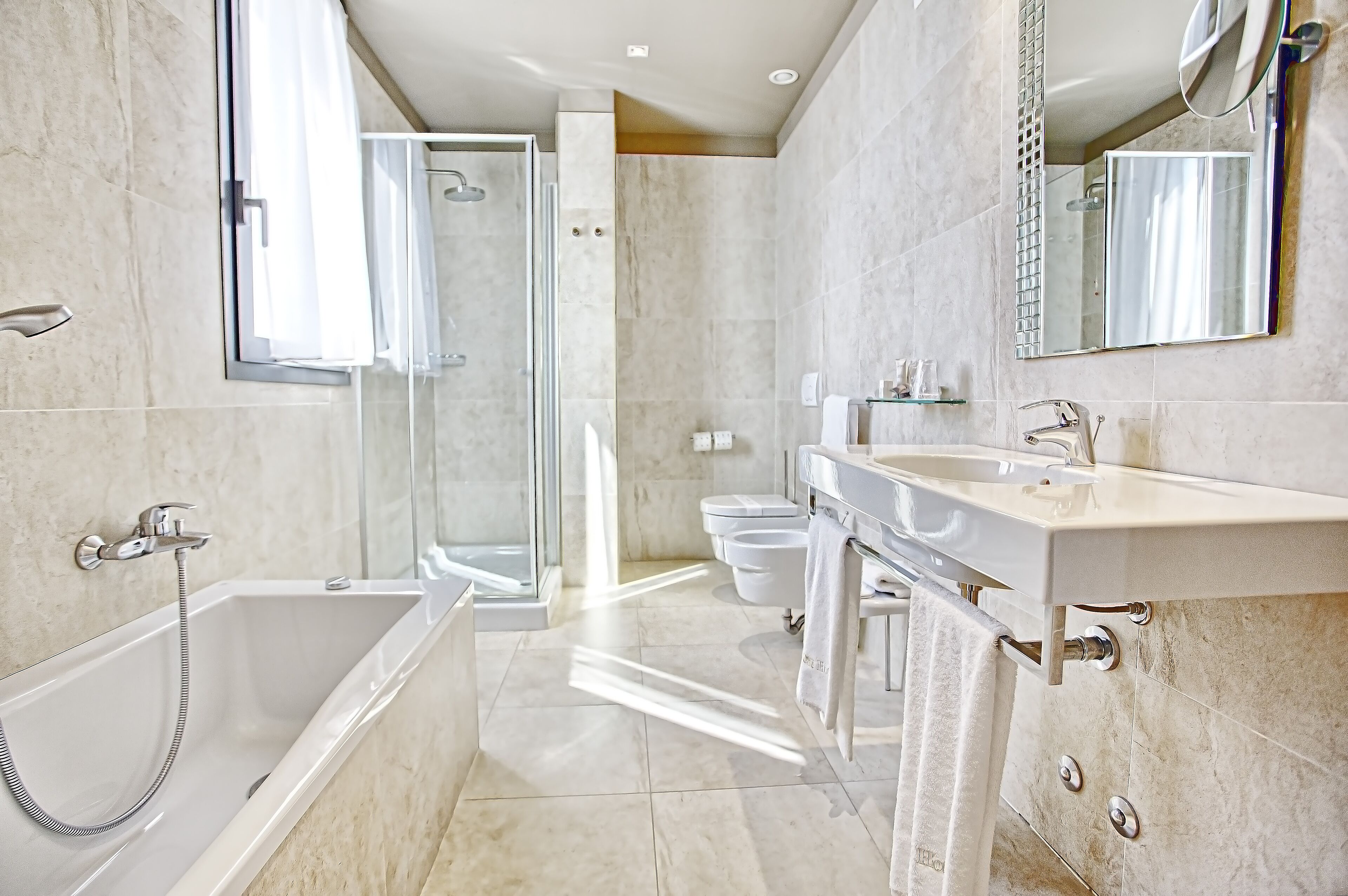 superior room | bathroom | combined shower/bathtub, free toiletries, hair dryer, bidet