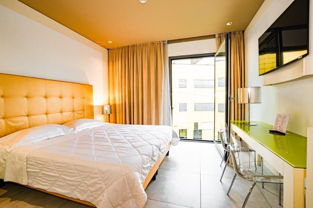 Daunenbettdecken, Minibar, Zimmersafe, Schreibtisch