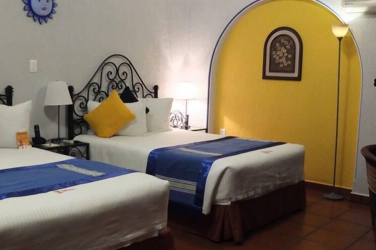 Premium bedding, in-room safe, iron/ironing board, free WiFi