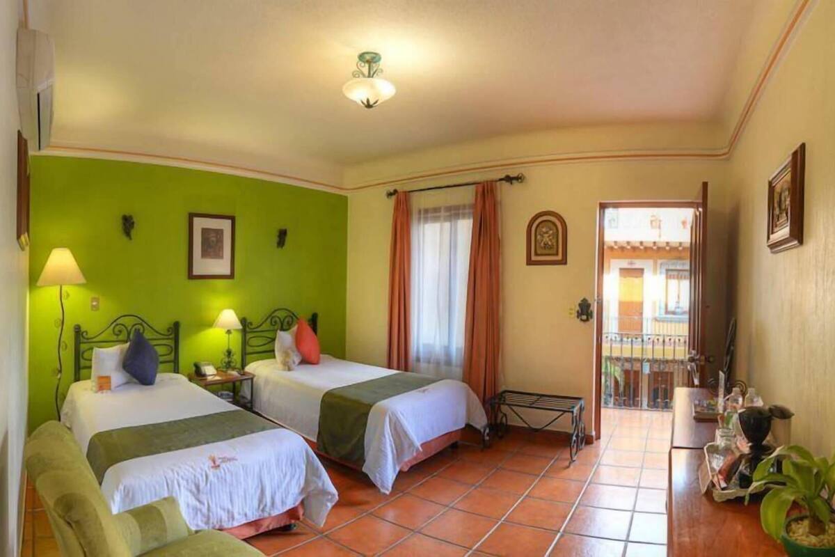Premium bedding, in-room safe, iron/ironing board, free WiFi