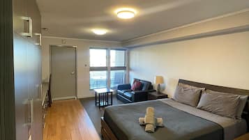 Studiosuite – basic, 1 soverom | Safe på rommet, skrivebord, wi-fi (inkludert) og sengetøy