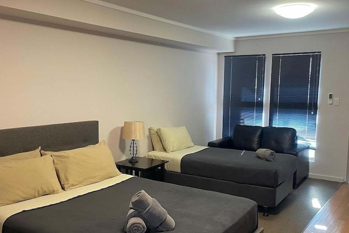 In-room safe, desk, WiFi (free), bed sheets