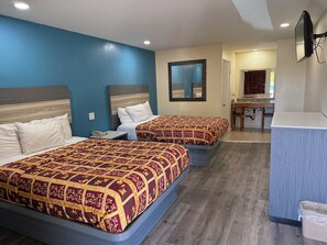 Quarto standard, 2 camas Queen | 2 quartos, roupas de cama premium, edredons de pluma