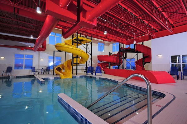 Una piscina cubierta