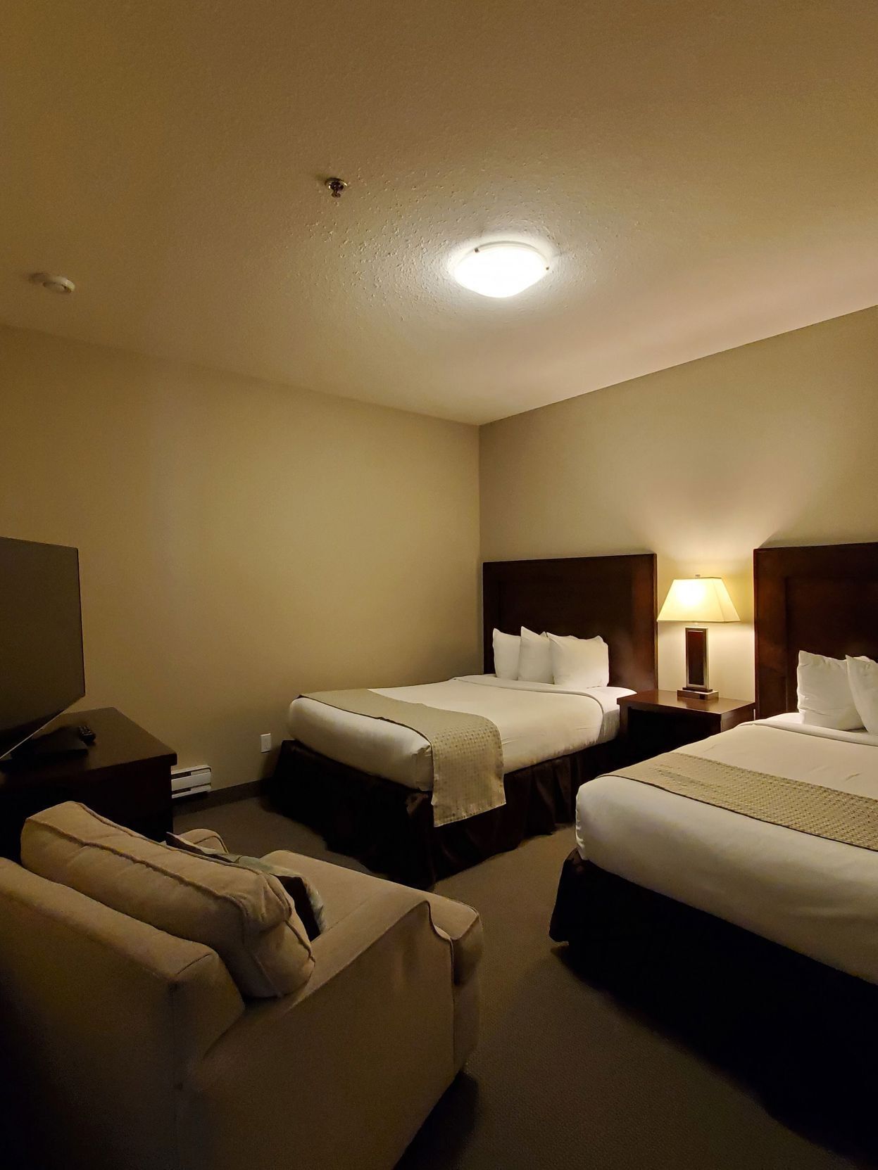 Escritorio y espacio para trabajar con laptop 