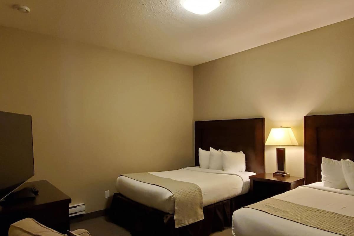 Desk, laptop workspace, iron/ironing board, free WiFi