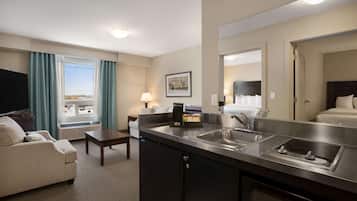 Desk, laptop workspace, iron/ironing board, free WiFi