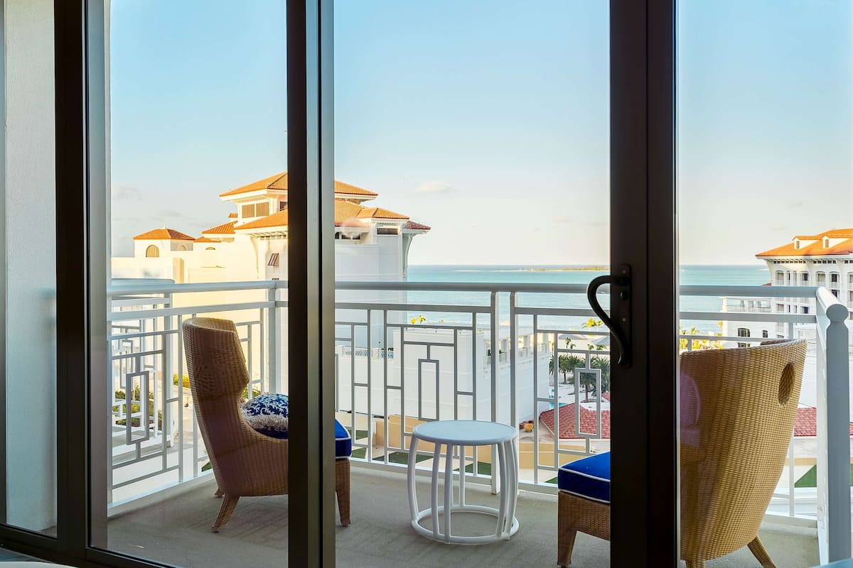 1 bedroom, hypo-allergenic bedding, minibar, in-room safe