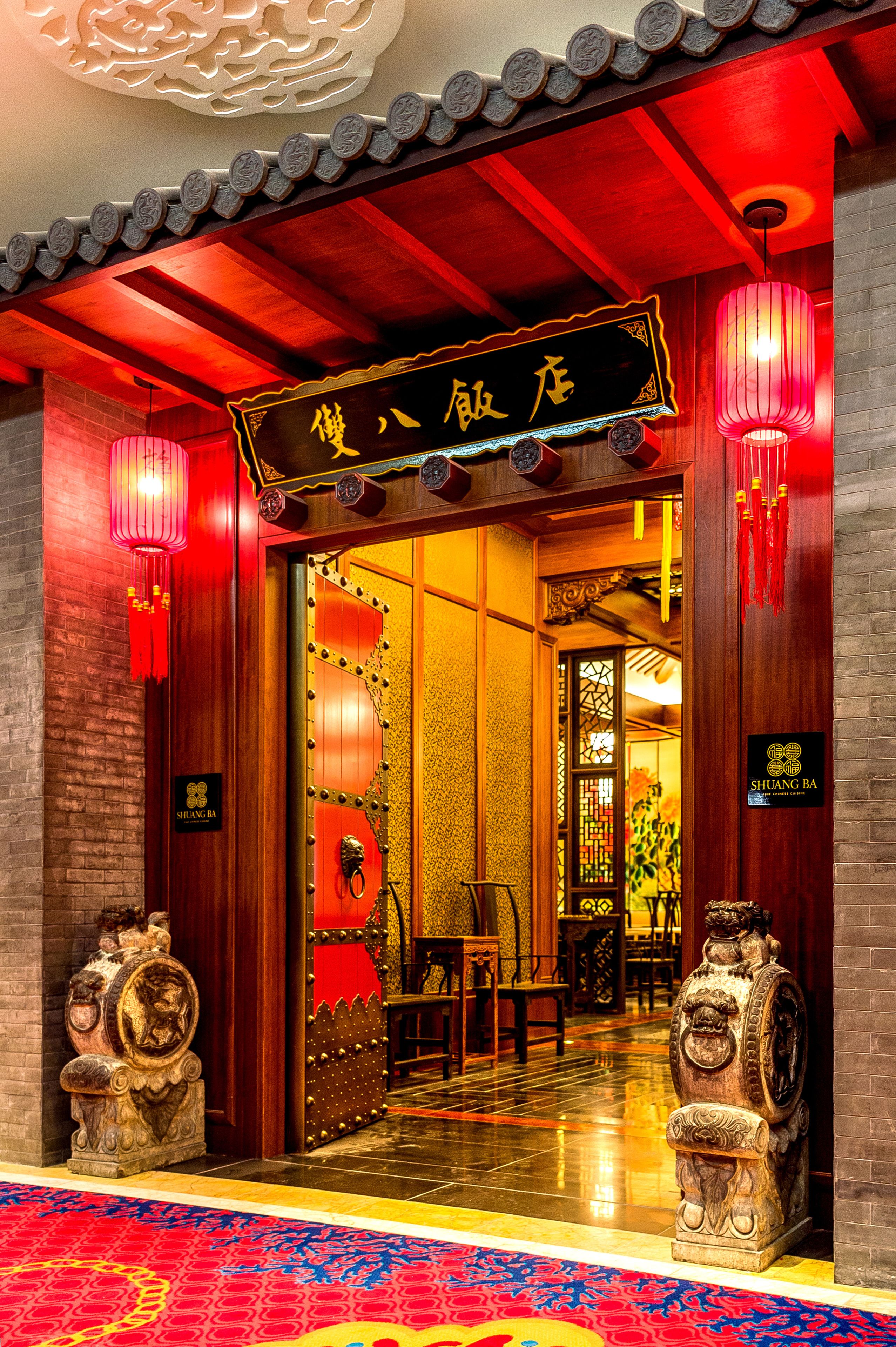 10 restaurants, breakfast, lunch, dinner served; seafood