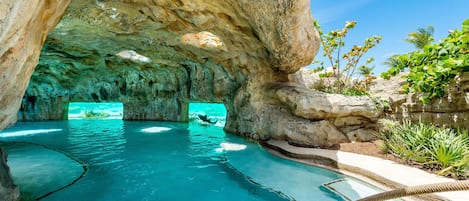 Am Strand, weißer Sandstrand, Cabañas (gegen Gebühr), Liegestühle