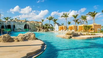 8 piscinas al aire libre, cabañas de piscina (de pago), sombrillas