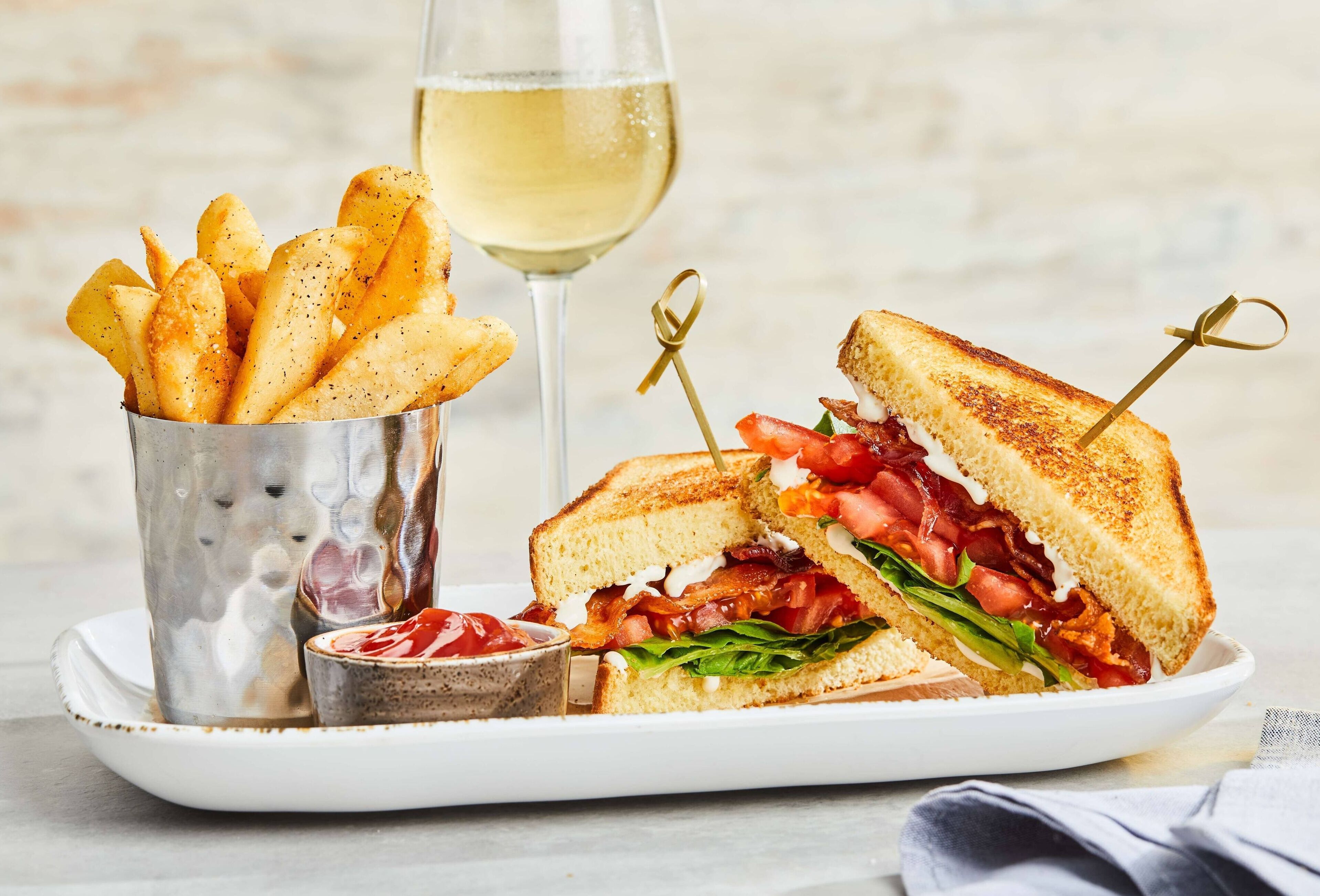 breakfast, lunch, dinner served; american cuisine