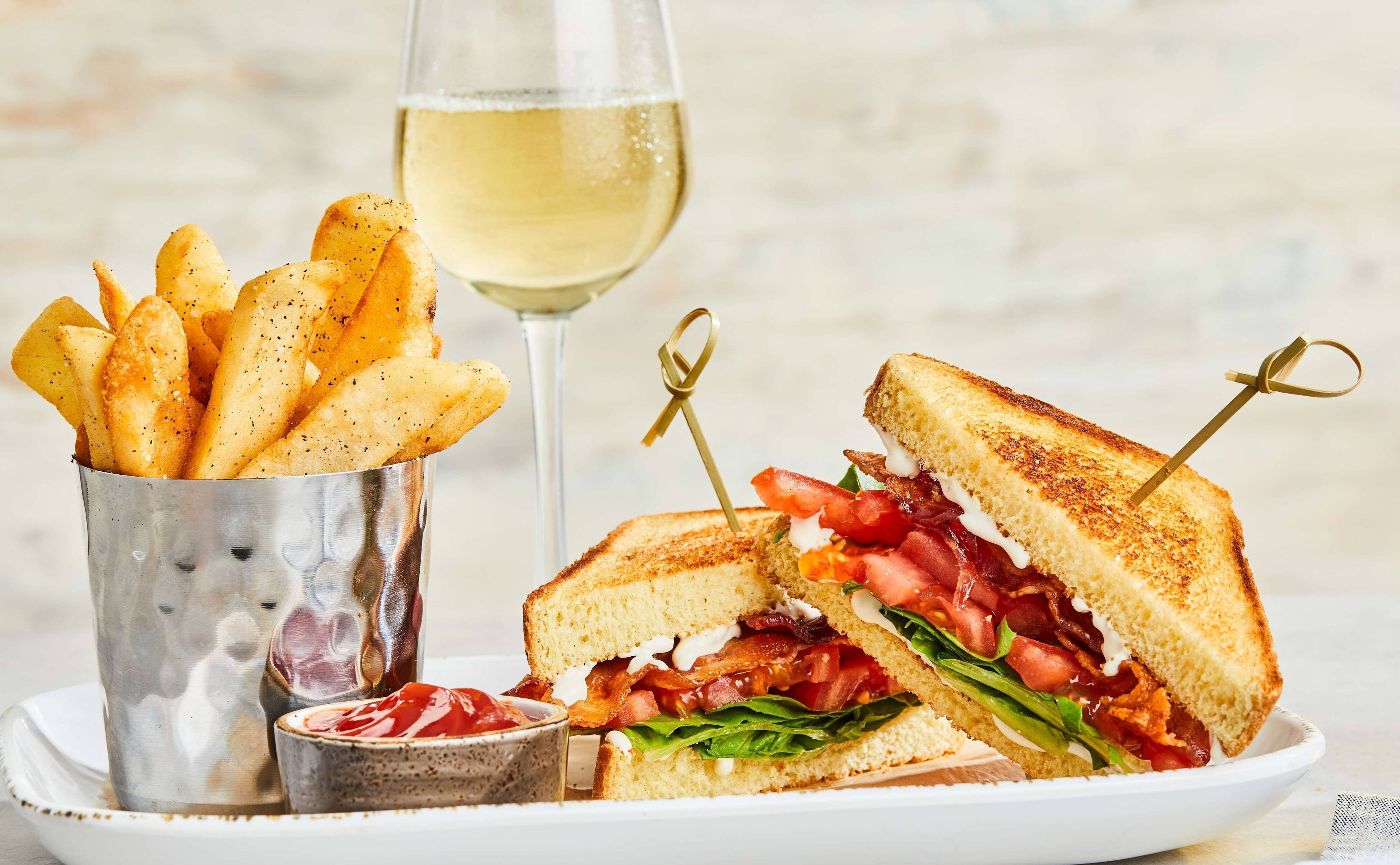 breakfast, lunch, dinner served; american cuisine