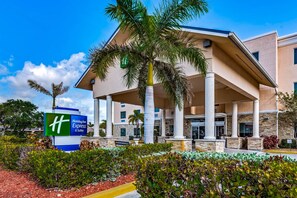 Exterior - Holiday Inn Express & Suites Lantana by IHG (Lantana)