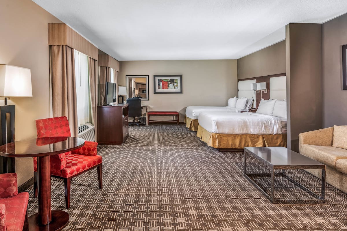 In-room safe, desk, iron/ironing board, cribs/infant beds
