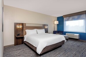 In-room safe, desk, iron/ironing board, cribs/infant beds - Holiday Inn Express & Suites Lantana by IHG (Lantana)