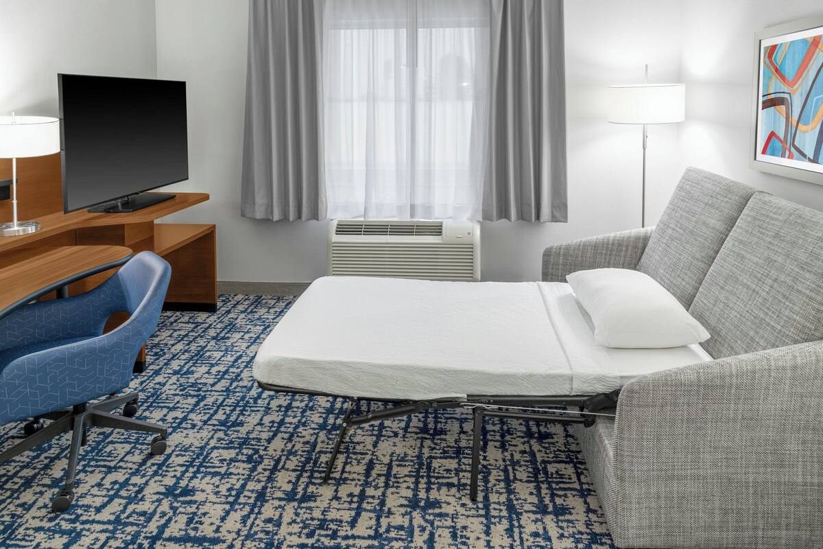 in-room safe, iron/ironing board, free wifi, bed sheets