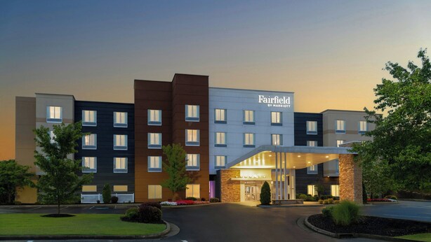 A Fairfield by Marriott hotel with a modern design, multiple floors, and a well-lit entrance. - Fairfield Inn & Suites Calhoun (Calhoun)