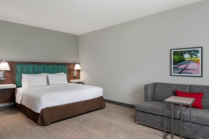 Studio, 1 King Bed | Living area