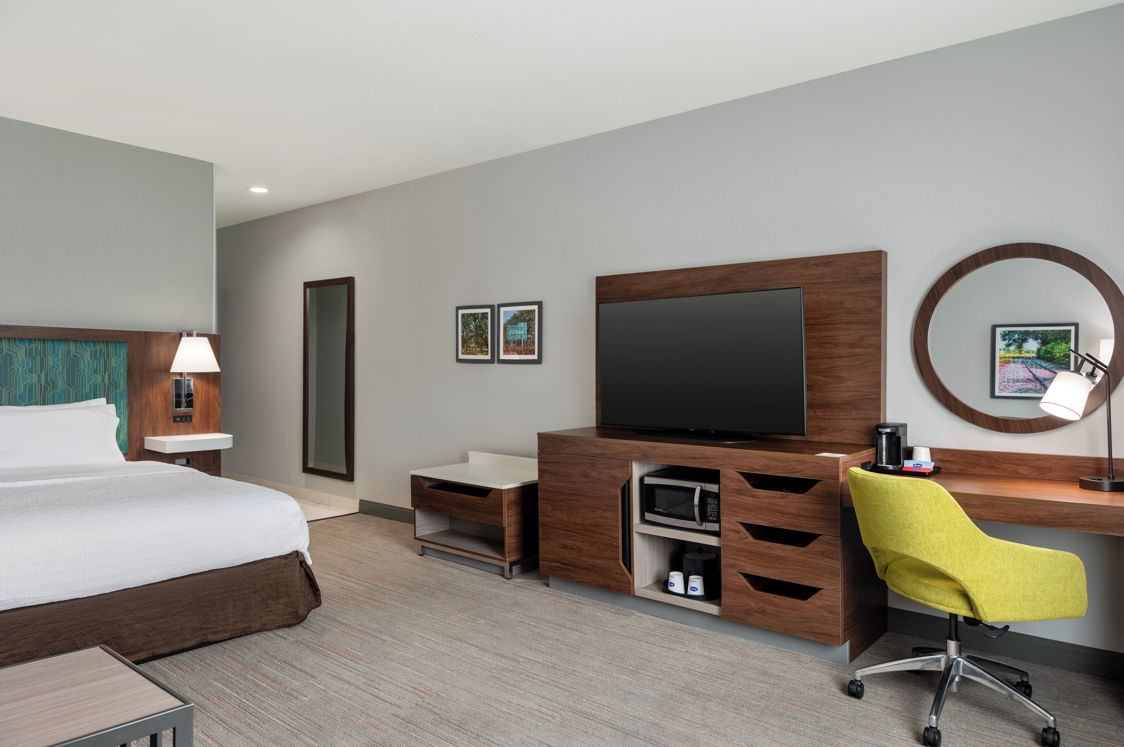 Studio, 1 King Bed, Accessible, Non Smoking | In-room safe, blackout drapes, free WiFi, bed sheets