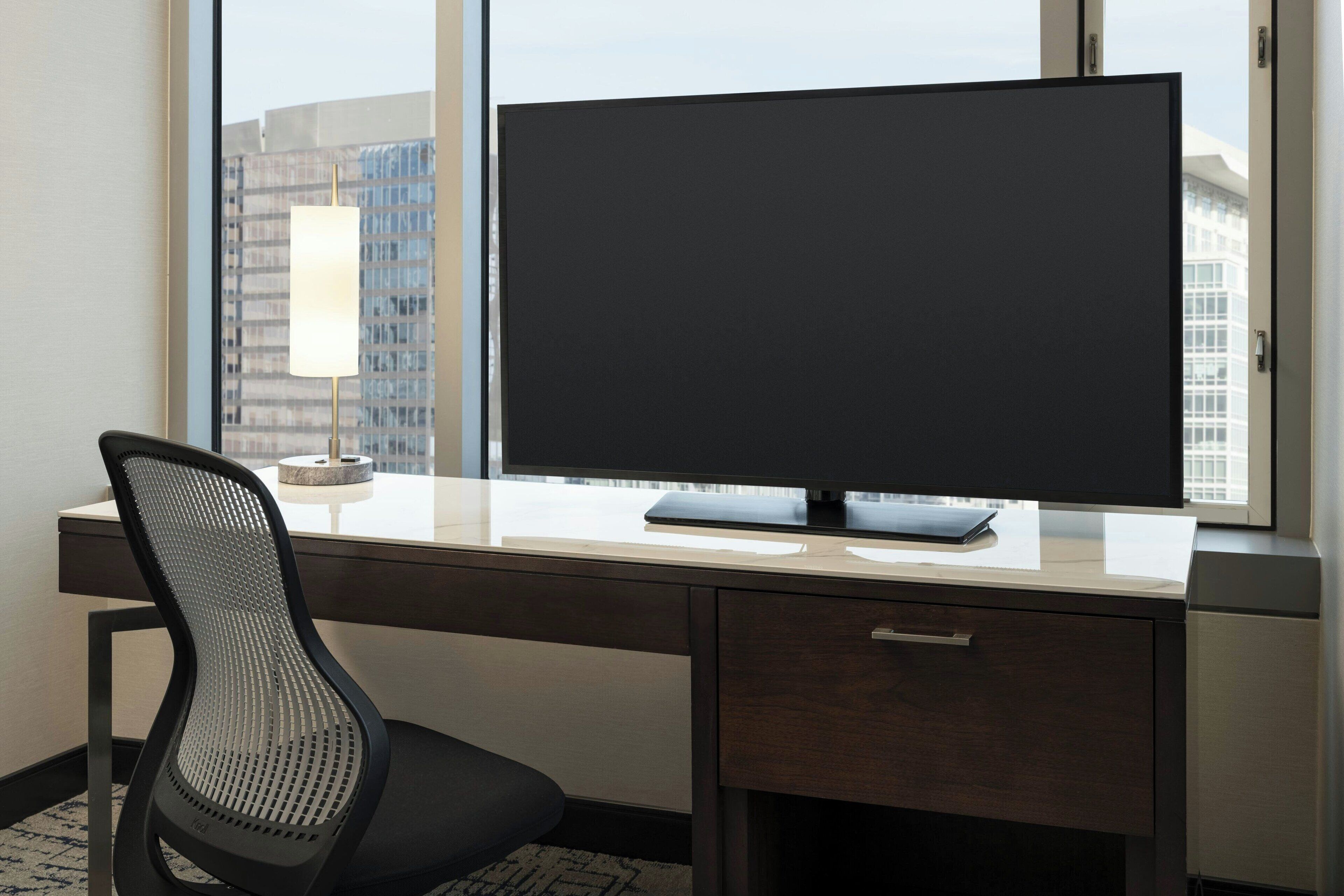 executive suite, 1 king bed with sofa bed | 1 bedroom, down duvets, in-room safe, desk