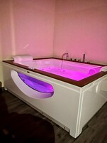 Suite (Uzeda) | Vasca idromassaggio privata