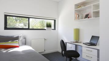 Bureau, espace de travail pour ordinateur portable