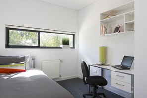 Bureau, espace de travail pour ordinateurs portables