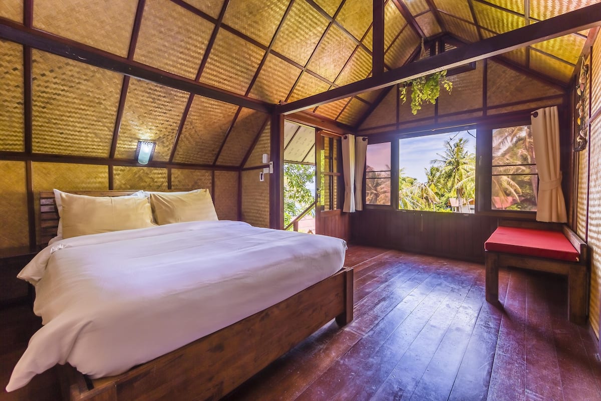 4 bedrooms, in-room safe, free WiFi, bed sheets