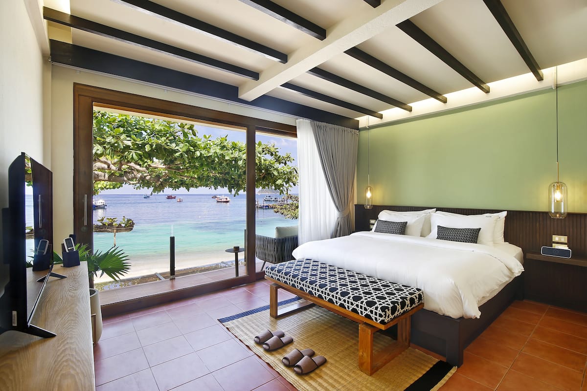 Deluxe Double Room, 1 King Bed, Balcony, Sea View | 1 bedroom, Egyptian cotton sheets, premium bedding, pillow-top beds