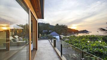 Suite Junior, 1 trĂšs grand lit, vue mer | Terrasse/Patio