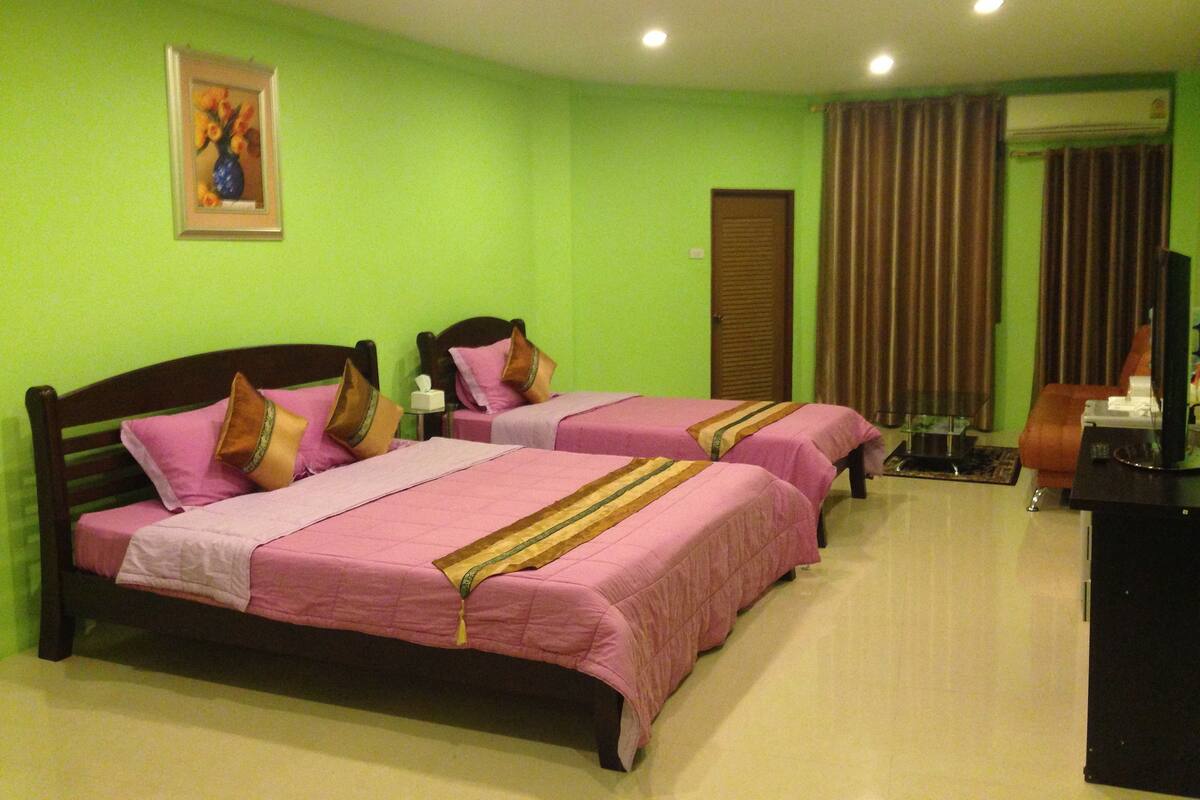 Deluxe Triple Room | Minibar, free WiFi