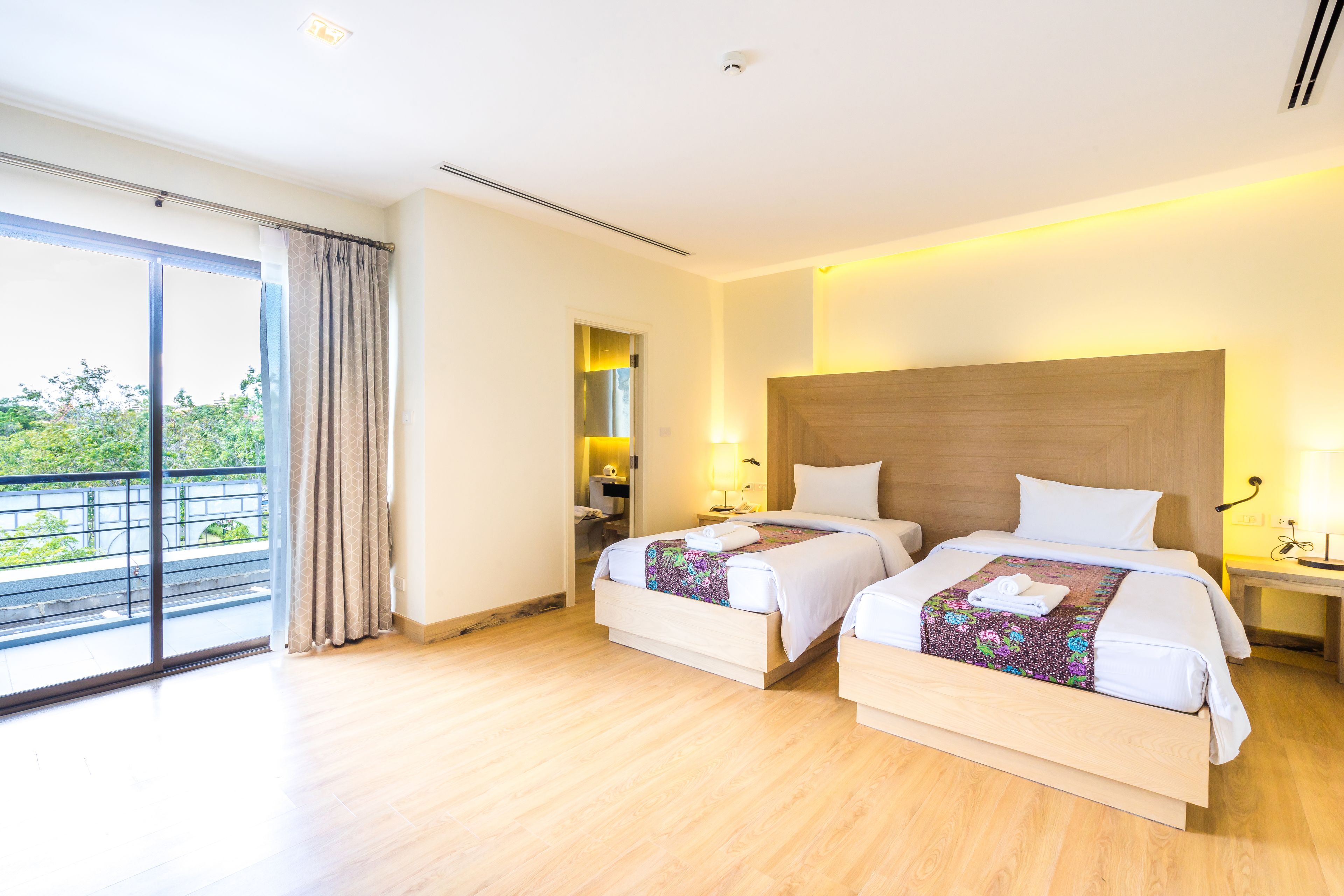 deluxe room | minibar, desk, blackout curtains, free wifi