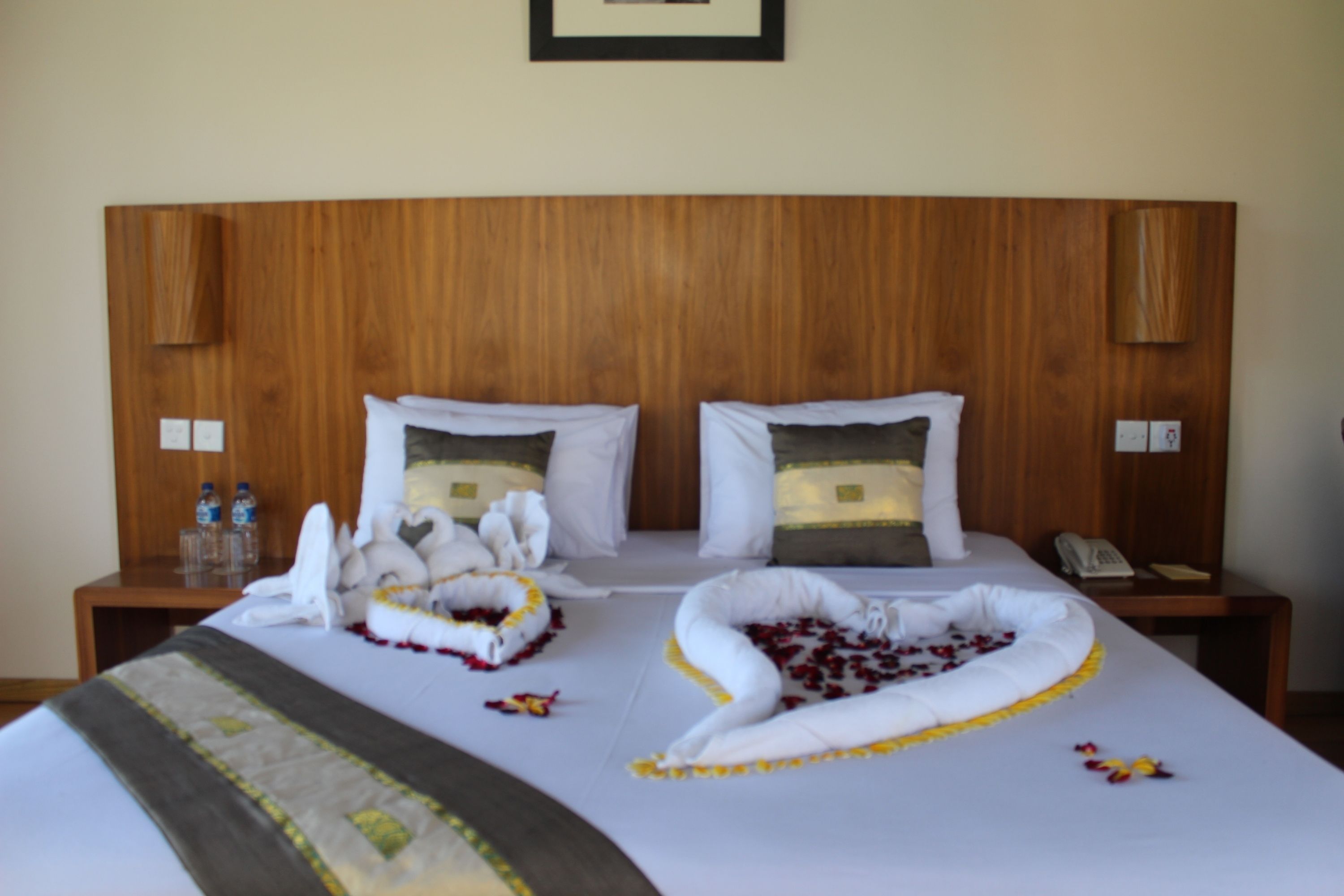 deluxe pavilion | minibar, in-room safe, desk, soundproofing