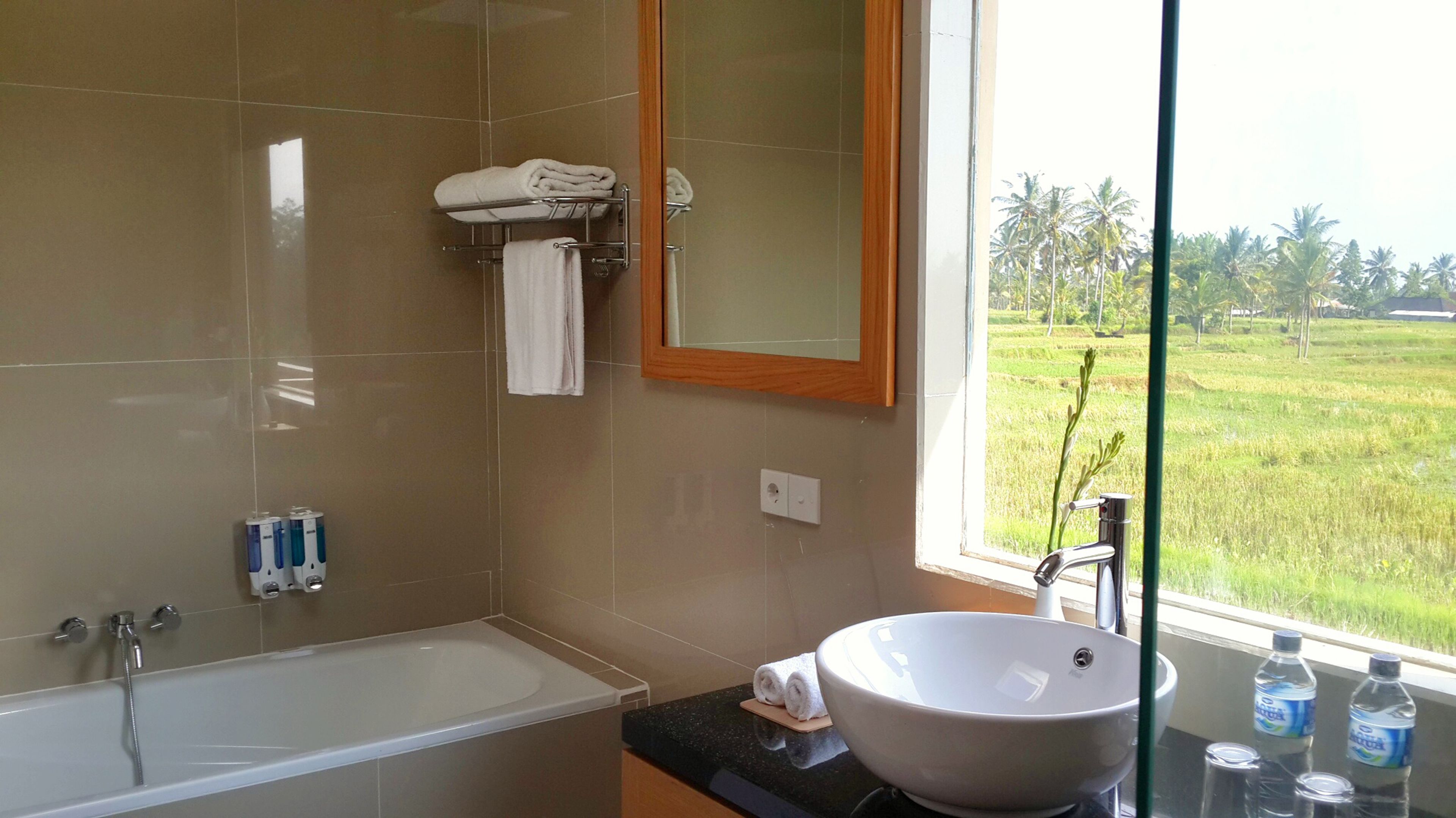 deluxe pavilion | bathroom | combined shower/bathtub, free toiletries, hair dryer, bathrobes