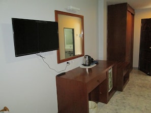 ห้องคลาสสิกทวิน, เตียงเดี่ย��ว 2 เตียง | ตู้นิรภัยในห้องพัก, โต๊ะทำงาน, เปล/เตียงเด็กอ่อน, เตียงเสริม/เปล