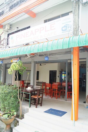 บริการอาหารเช้า อาหารกลางวัน อาหารเย็น, อาหารนานาชาติ