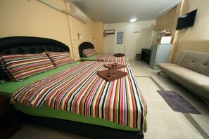 Chambre Quadruple Confort | Coffres-forts dans les chambres, bureau, lits bébé (en supplément)